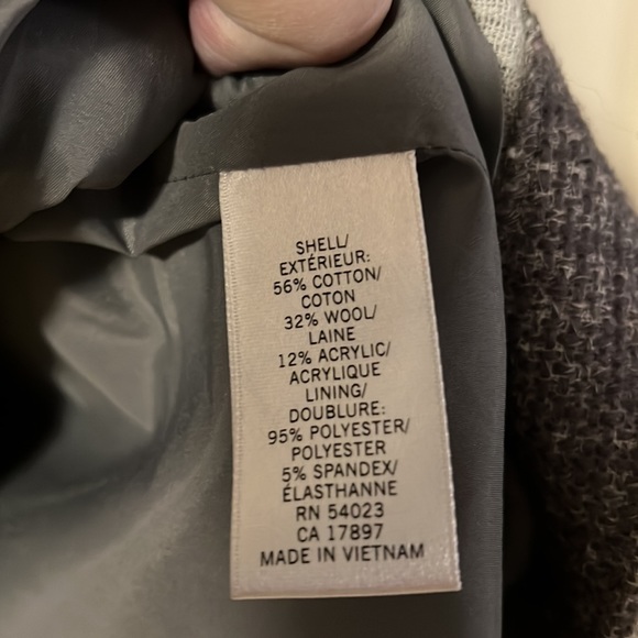 This skirt is very nice in the shades of grey in size 8’ - Picture 5 of 5